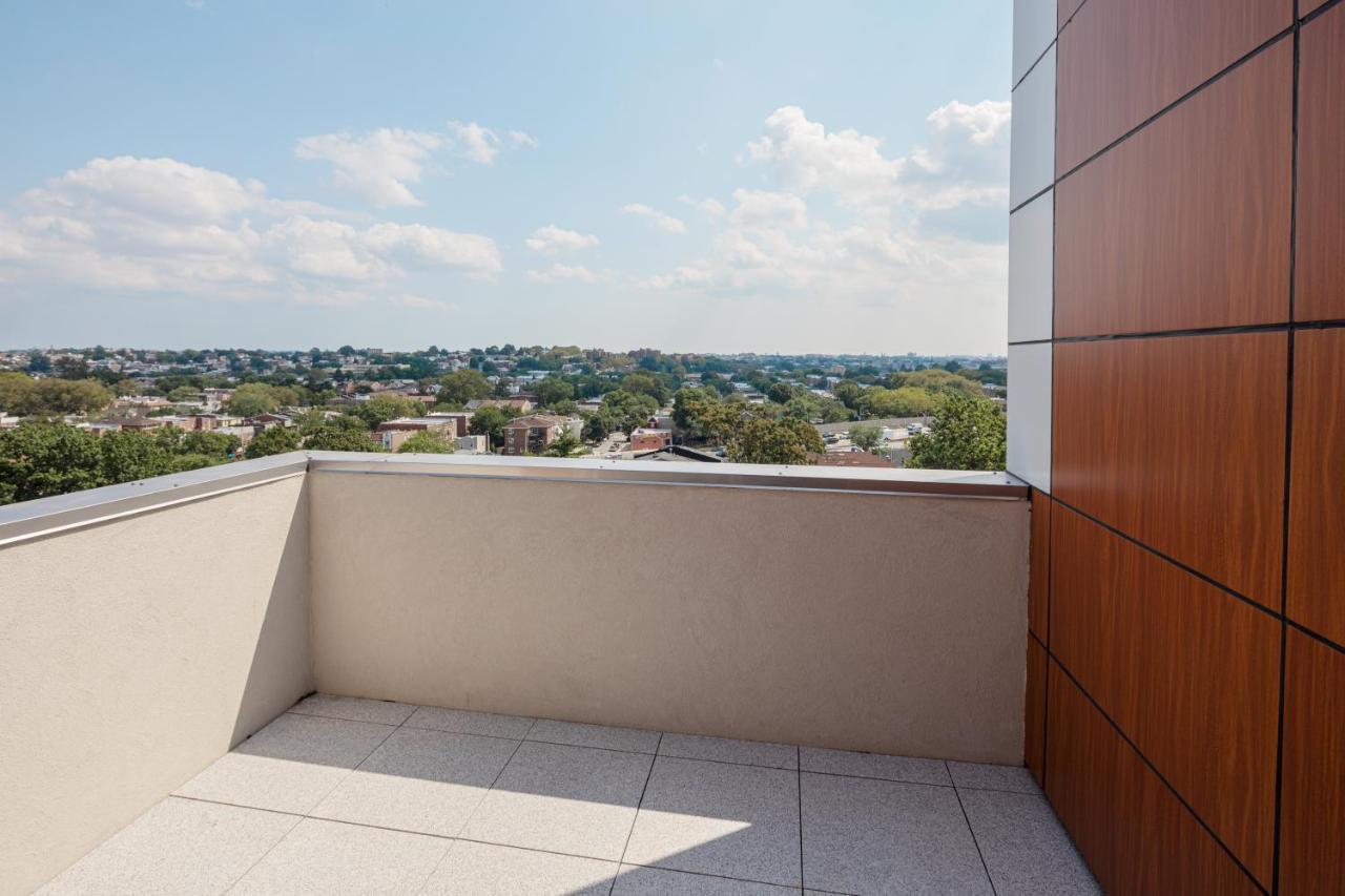 Holiday Inn Express & Suites Woodside Laguardia Airport New York Exterior photo
