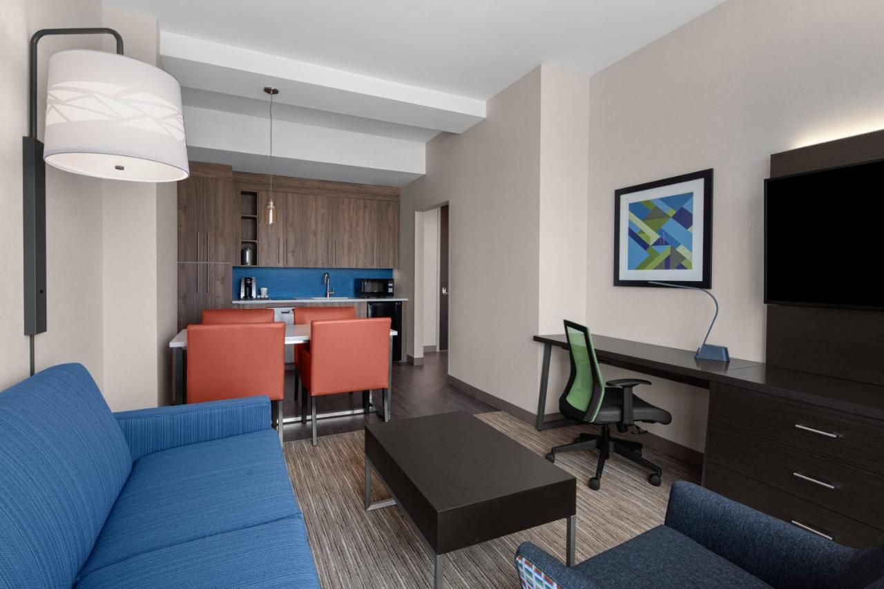 Holiday Inn Express & Suites Woodside Laguardia Airport New York Exterior photo