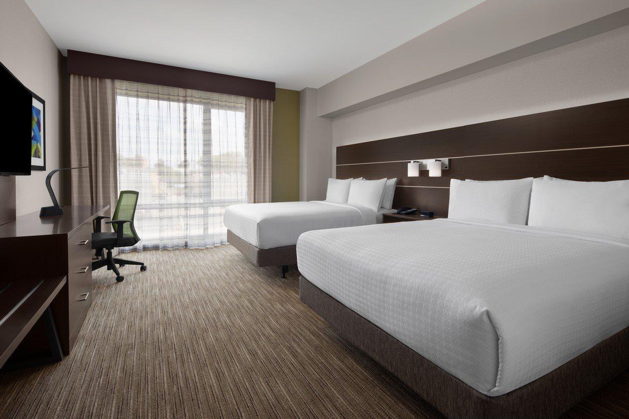 Holiday Inn Express & Suites Woodside Laguardia Airport New York Exterior photo